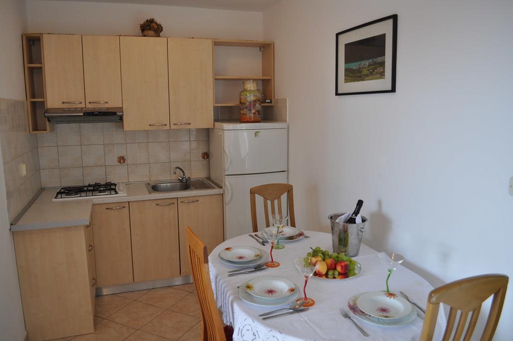 Apartments Petar Maksan Pakostane Bilik gambar